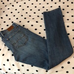 LUCKY BRAND 99%COTTON+1%SPANDEX JEANS GREAT CON.🦋